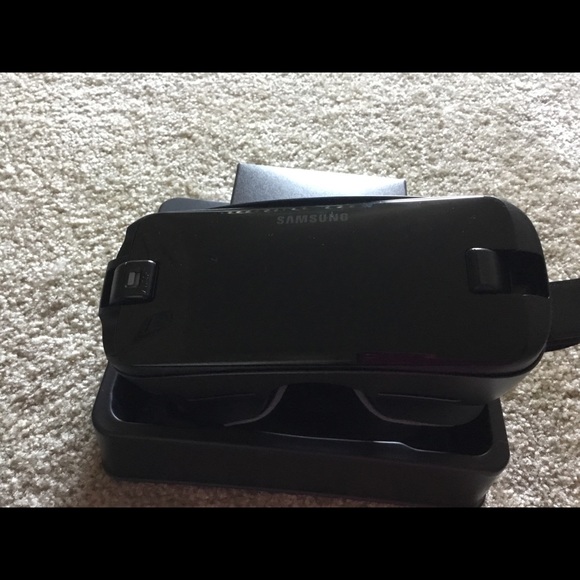 Samsung Gear VR oculus with controller - Picture 6 of 7